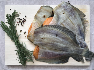 Сурские (ПШЕНИЧНЫЕ) Тайский перчик (100 гр): Камбала камчатская вяленая с икрой