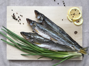 Сурские (ПШЕНИЧНЫЕ) Тайский перчик (100 гр): Корюшка вяленая с икрой