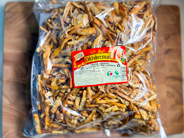 Нитка ЖАРЕНАЯ "Чеснок с зеленью" Oktobersnack 1 кг (сырный продукт) в Бирюлево