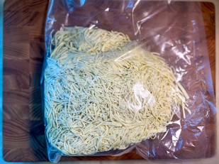 Фрайчизы со вкусом холодец и хрен (100 гр.): Сырный продукт ФЕРМЕРСКИЙ паутинка  укроп/чеснок