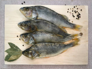 Арахис в глазури: Окунь речной вяленый