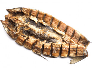 Форель радужная вяленая: Сом (бабочка) холодного копчения